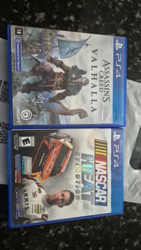 Vendo 2 jogos de PS4