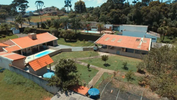 Chácara à Venda no Caminho do Vinho Borda do Campo com 2 Casas, Piscina e Terreno de 3.91