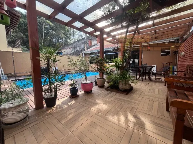 Casa de Alto Padrão em Condomínio no Parque Monte Alegre, Taboão da Serra-SP: 3 Quartos, 2