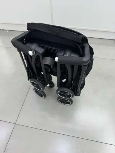 Carrinho de bebê dobrável