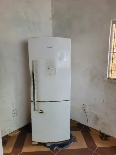 Geladeira com avarias, porém funciona normal 