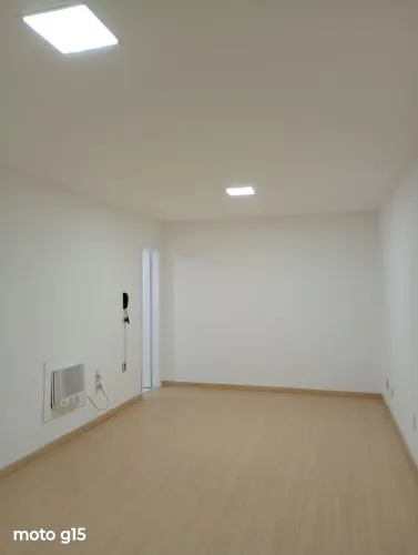 Sala Comercial em Glória - VV