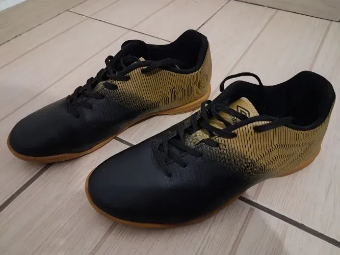Chuteira Umbro 42