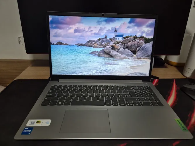 Notebook Intel i5 12ª Geração | 8GB RAM | Estado de Novo | Menos de 1 Ano de Uso