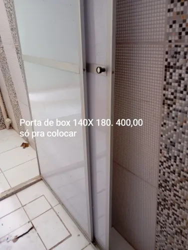 Porta de box semi novo 