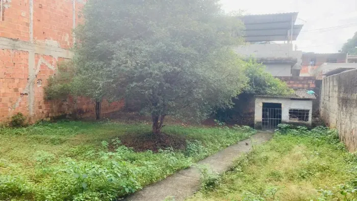 Casa para venda com quintal no Parque Caçula
