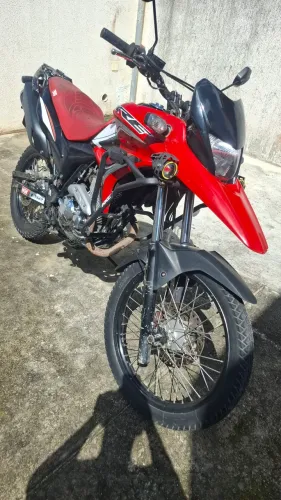 XRE VERMELHA 2011