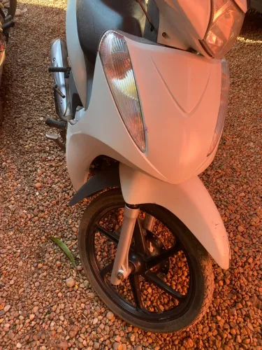Vendo biz 125, pedal e partida .
