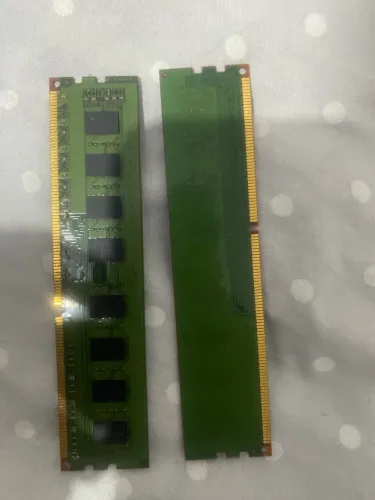 Vendo essas duas memória ddr3 uma de 4 gingas e outra de 2 gingas