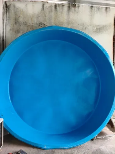 Piscina de 2.000 litros em excelente estado, pouco usada.