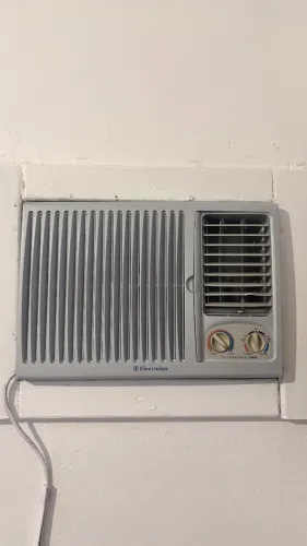 Ar Condicionado de janela Consul Ciclo Reverso 7500 R btus 220v Quente e Frio