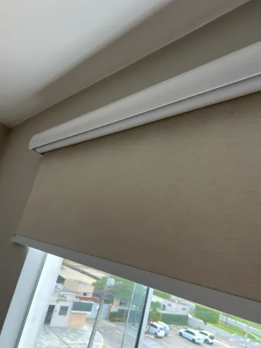 Cortina Persiana Rolo Blecaute Veda Luz Com Bando