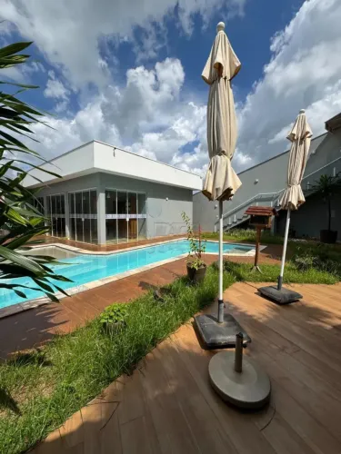 Casa sobrado de 260m² com 03 suítes à venda em condomínio - Brodowski