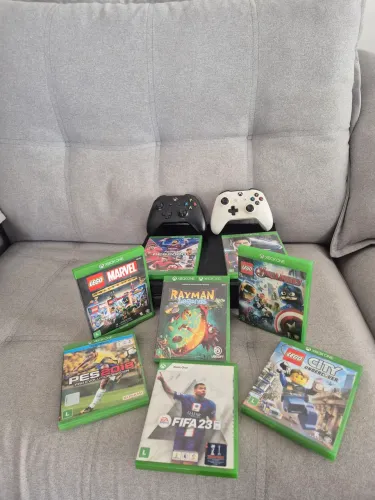 Xbox one feet+2 controles + 9 jogos