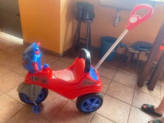 Triciclo infantil maraol baby sit spider passeio vermelho