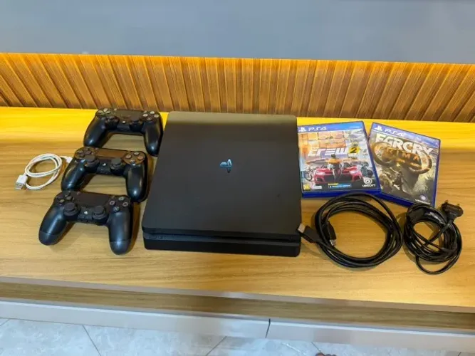 PS4 Slim 1tb + 3 controles + 2 jogos