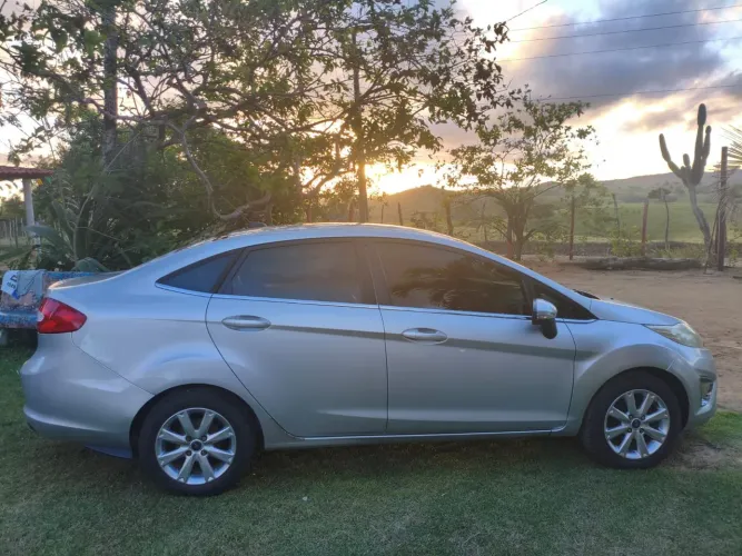 Ford Fiesta Sedan SE 1.6 16V Flex 4P 2013