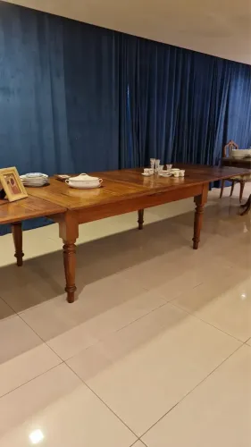 MESA DE FAZENDA, EM GONÇALO ALVES, ELÁSTICA, PÉS TORNEADOS