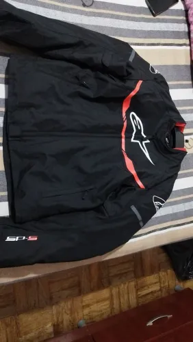 Vendo duas jaquetas alpinestar novas pelo preço de uma