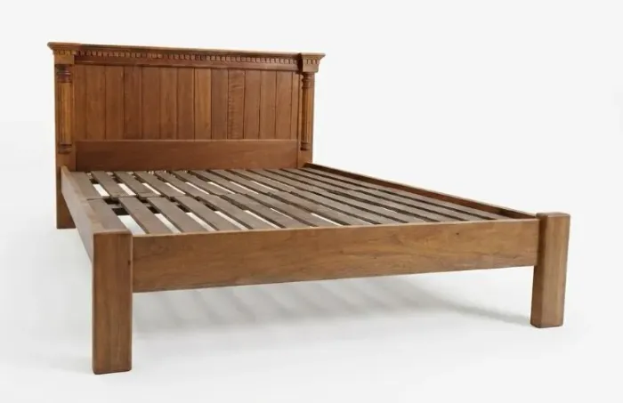Cama de madeira maciça CEDRO