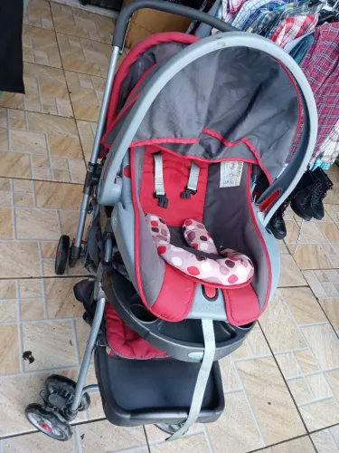 Carrinho de Bebê + Bebê Conforto Travel System Cosco Reverse - Vermelho (Ótimo Estado)