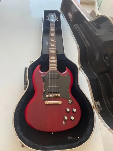 Guitarra Epiphone SG PRO Custom Shop inspirada na do modelo do Angus Young