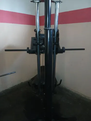 Vendo um aparelho de musculação leg vertical