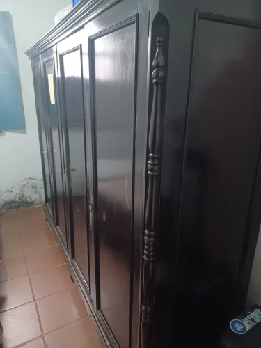 GUARDA-ROUPA ANTIGO DE MADEIRA LEGÍTIMA