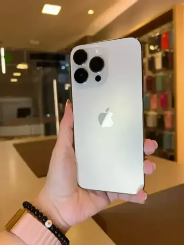 iPhone 13 Pro Max 256GB Prata / Seminovo / 92% Bateria / Retirada em Loja Física