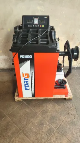 Balanceadora de Pneus automática marca Fort G modelo Fg1100