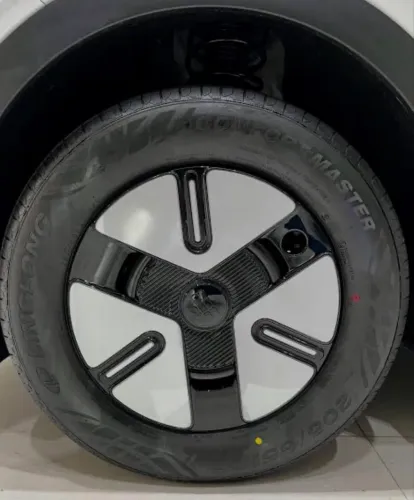 Calotas Geely Ex2