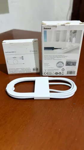 Vendo cabo original da Apple tipo C lacrado nunca usado mais fonte original da Basseus 