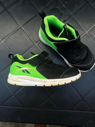Tênis infantil rebook preto com verde neon