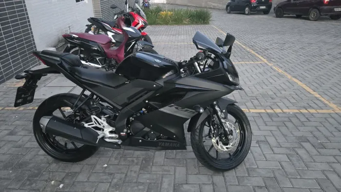 Yamaha R15 Preta