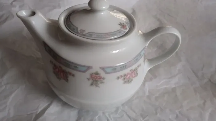 Jogo Bule com tampa+leiteria Schimidt porcelana.