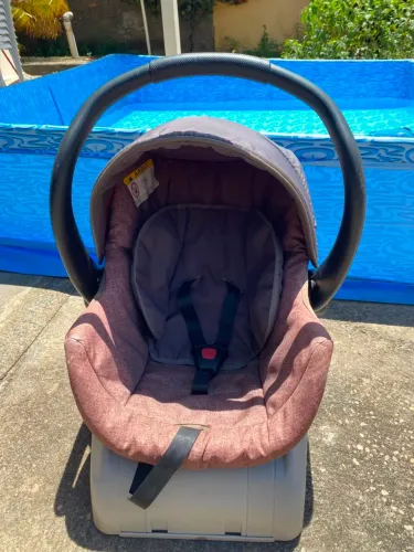 Bebê conforto Unissex + Base para carro. R$160 Reais.Entrego.