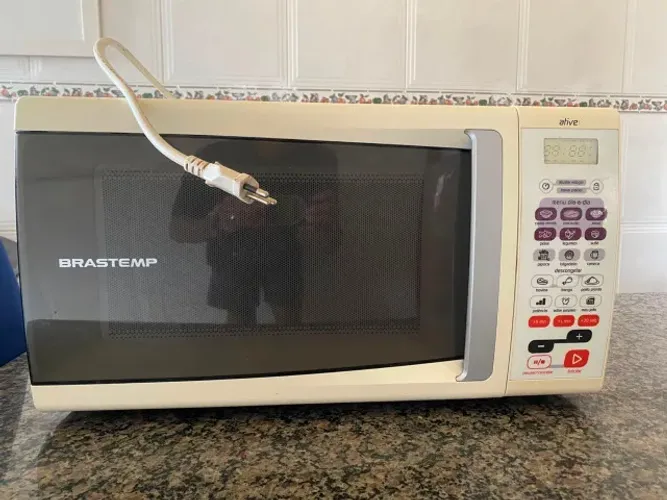 Micro-ondas Brastemp 30L (funciona bem, barulho esporádico)