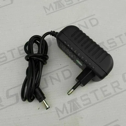 Fonte de alimentação.  12 volts. 2 amperes. Com pino P4.  Nova.