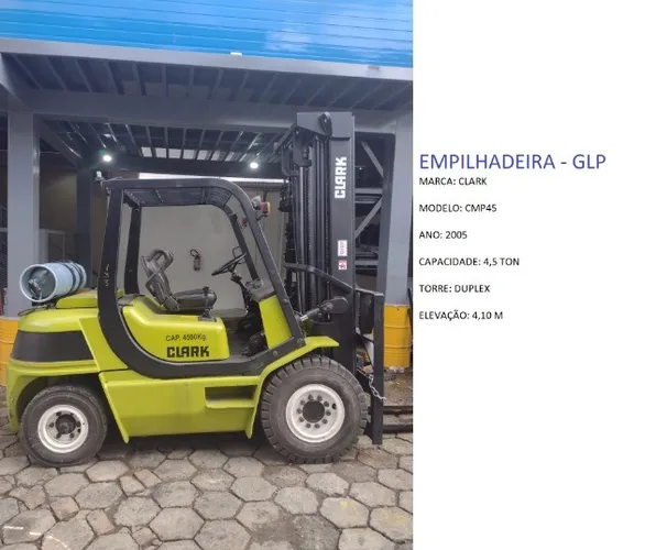 Empilhadeira GLP Clark, Capacidade 4.500Kg CMP45