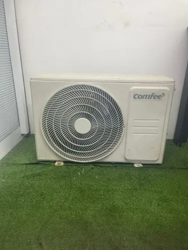 Comfee 9.000 BTUs 220v R22 com garantia.