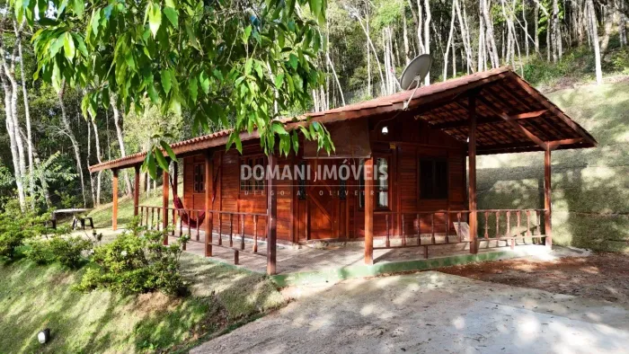 Casa Térrea à Venda na Região do Parque Pedra do Baú - Campos do Jordão/SP