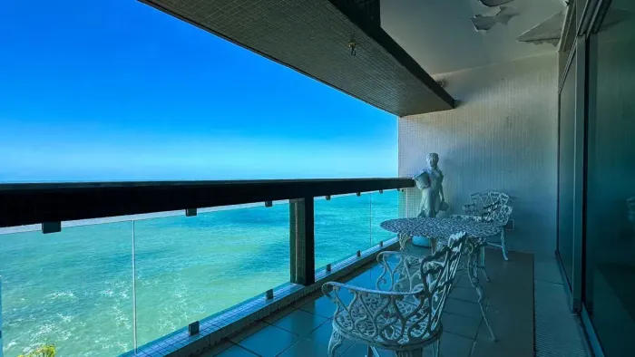 Condominio Penhasco das Gaivotas, Apartamento a venda com vista mar.
