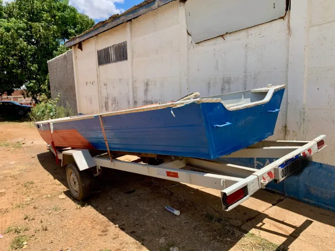 BARCO, CARRETA e MOTOR MERCURY 15 SUPER