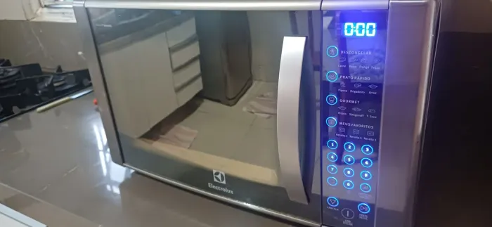 Micro-ondas Eletrolux Inox Blue Touch