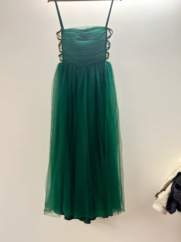 Vestido de festa verde de Tule com detalhe lateral