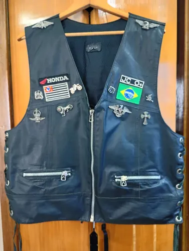 Colete motoqueiro marca Sem Destino Honda motorcycles em couro legítimo.