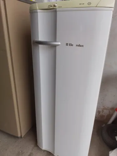 Vendo Geladeira Electrolux 