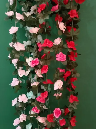 Corrente de Rosa 2.5mts com 45 Flores, Cordão de Flores Artificial - Várias Cores.