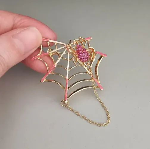 Broche de Teia Aranha Rosa (novo)