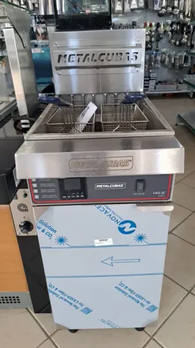 A. fritadeira industrial Metalcubas elétrica e a gás Fao 2c 